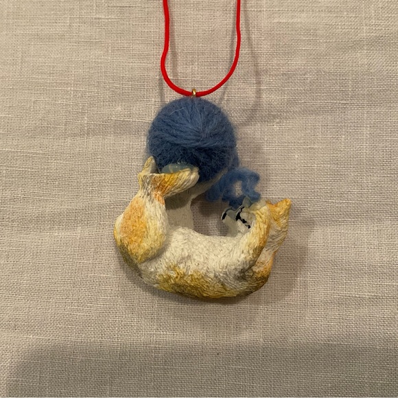 Duo of Vintage Cat Ornaments Playing with Balls of Yarn in EVC - Picture 9 of 13